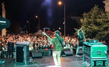 Élő koncert